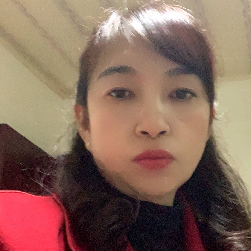 蓝天蹙眉妖娆的照片