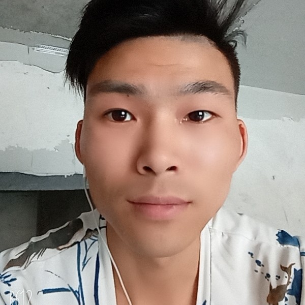 水杯挽手怕孤单的照片