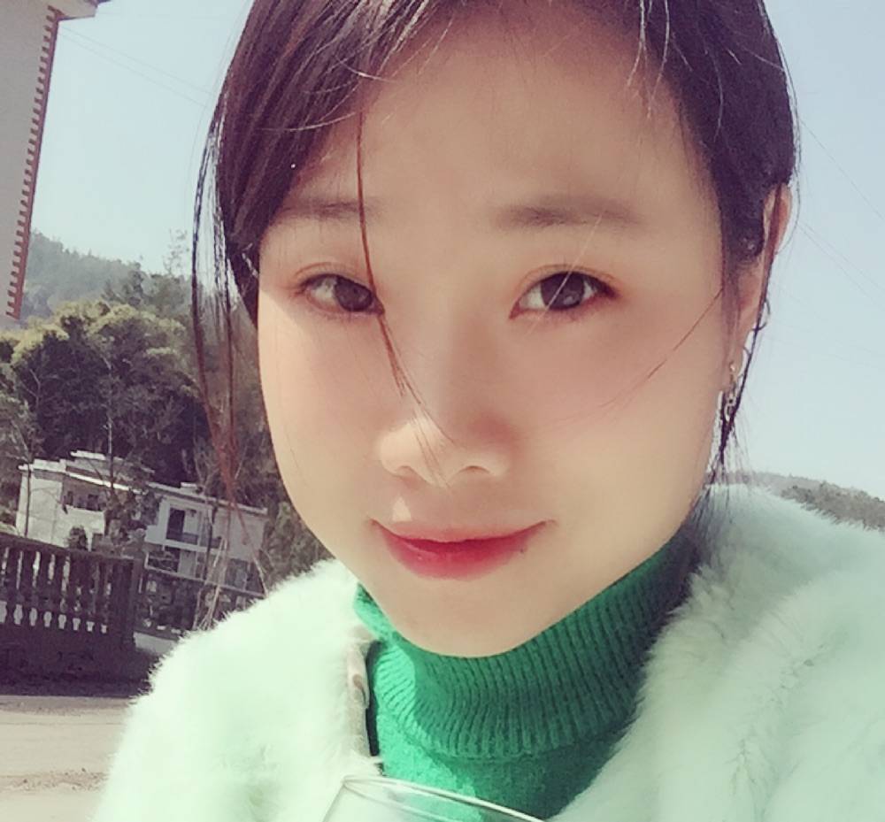向前看,琴琴的照片