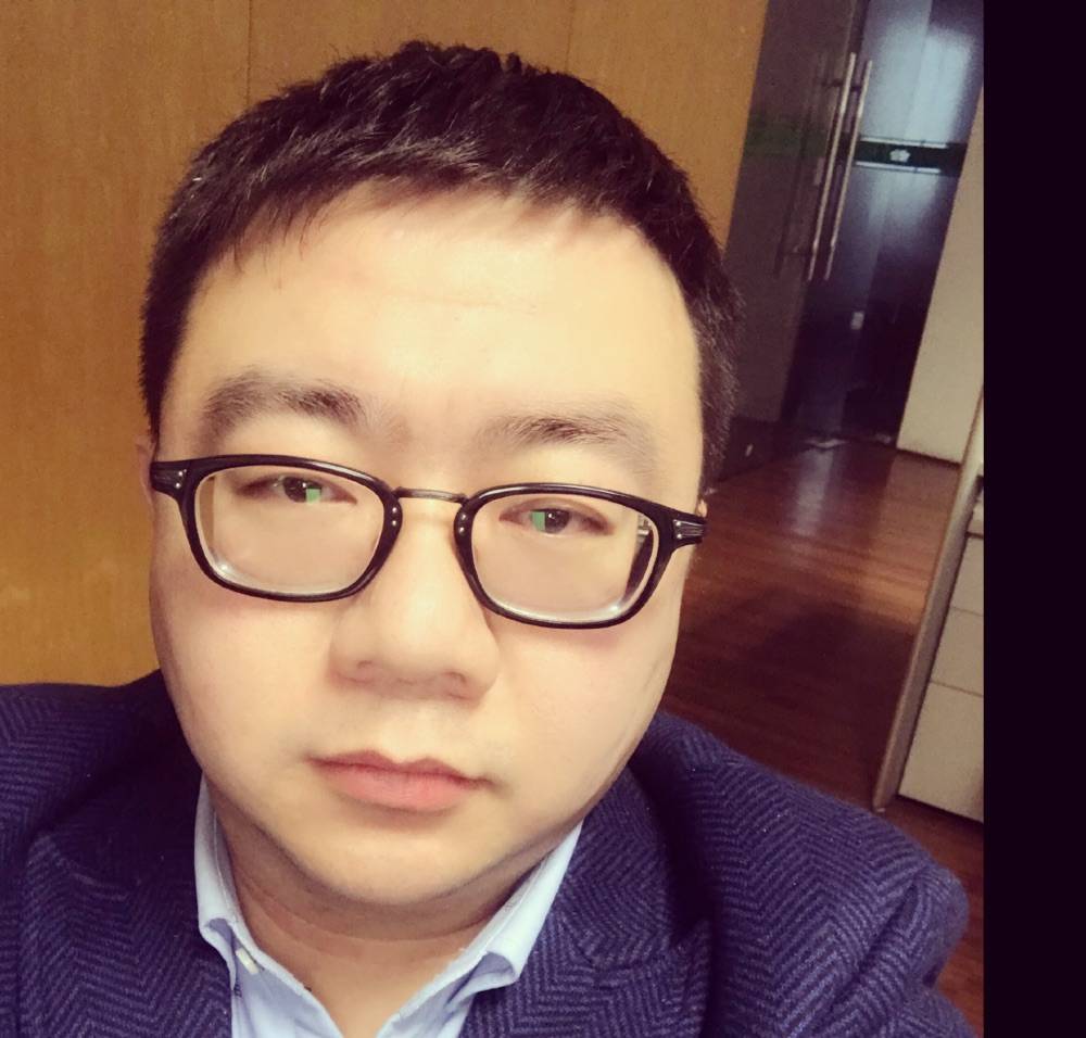 闪电麦坤的照片
