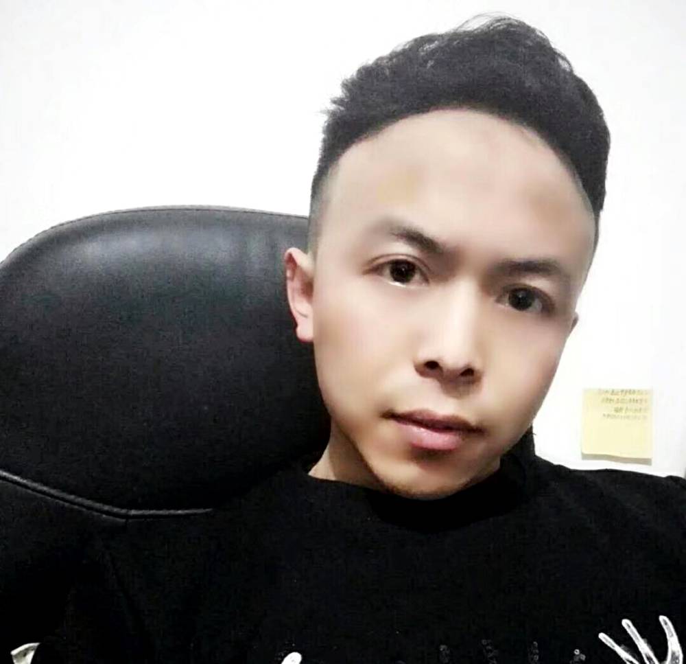 逆流的鱼儿的照片