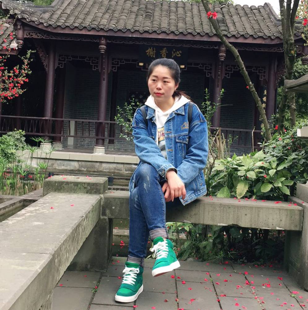 莉的照片