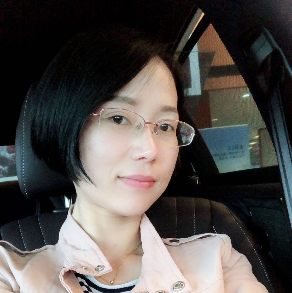 湖边的月亮的照片