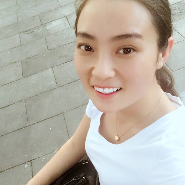 李丽莎的照片