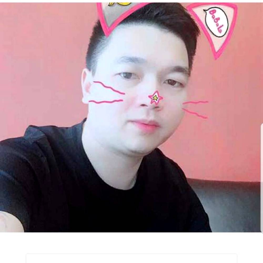 稳重笑靥的照片