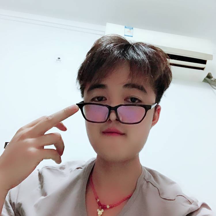 顺利睫毛的照片