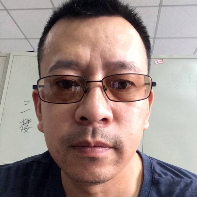 严岳云的照片
