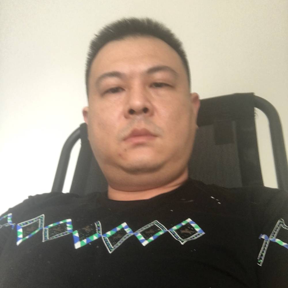 健壮巨人的照片