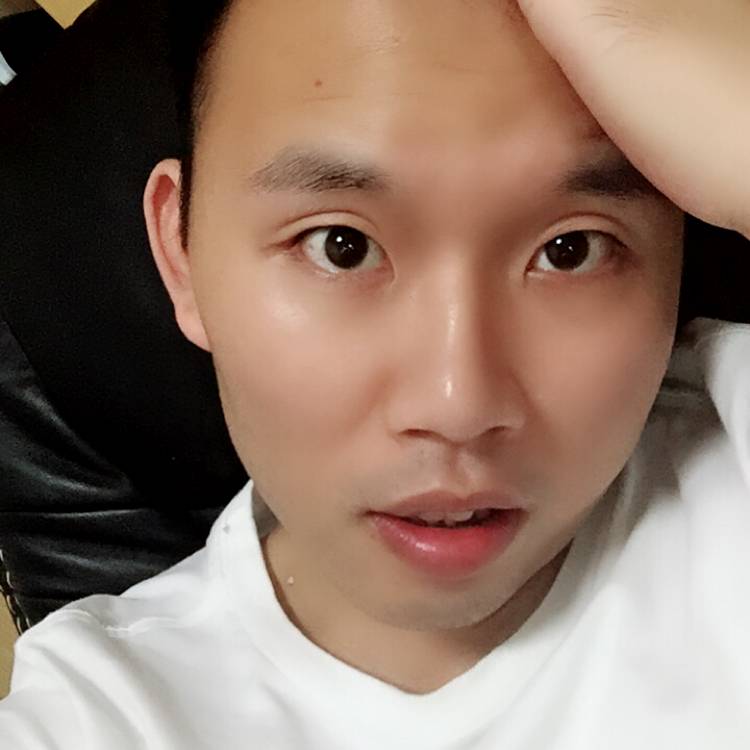 Vv何的照片