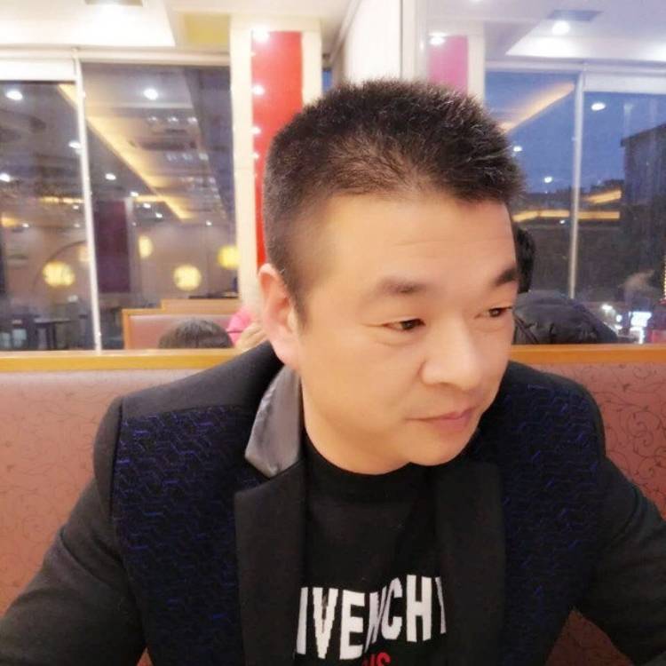 体贴滑板的照片