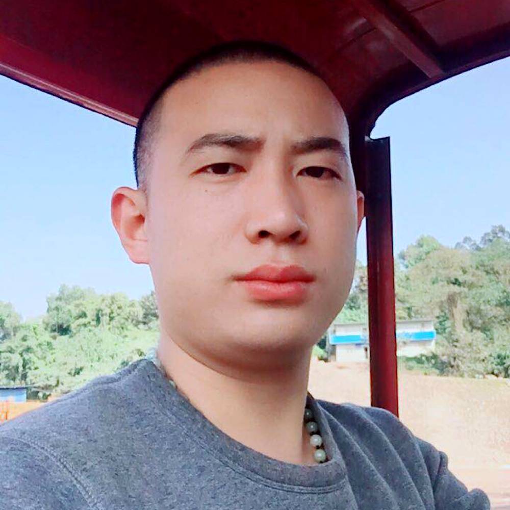 丁浩的照片