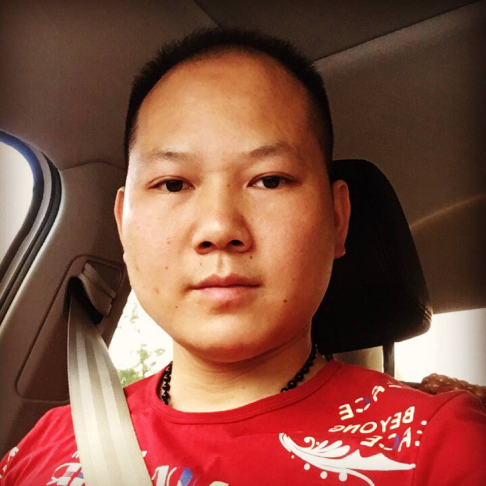 贴身带砖侍卫的照片