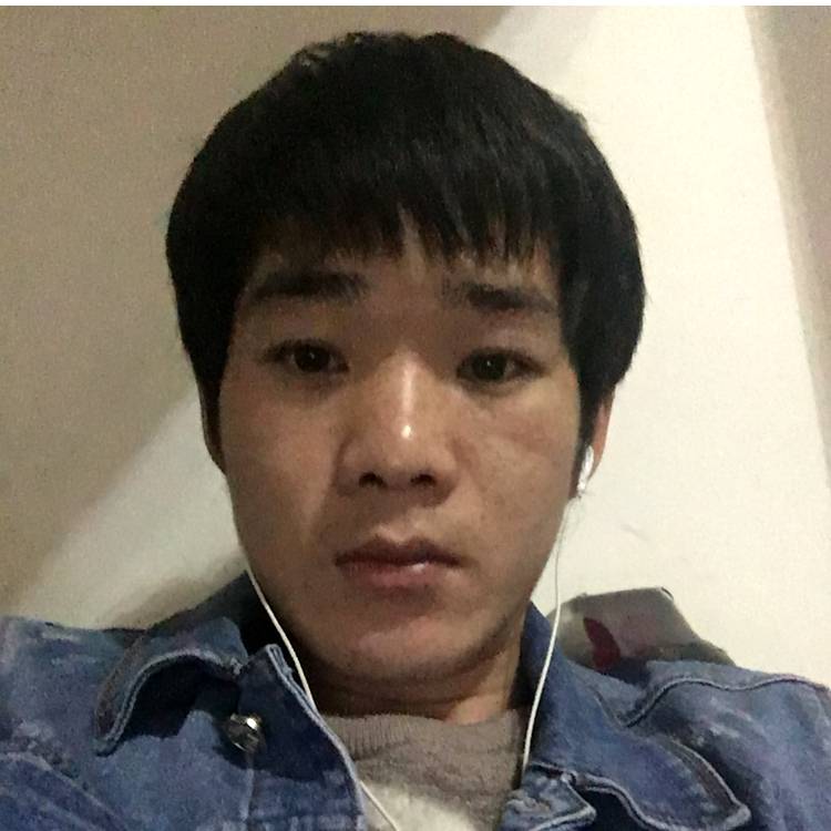 嘴角的苦涩的照片