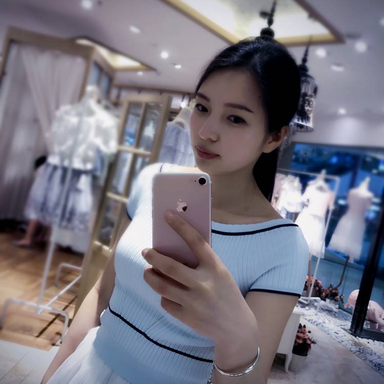 恬静萝莉的照片