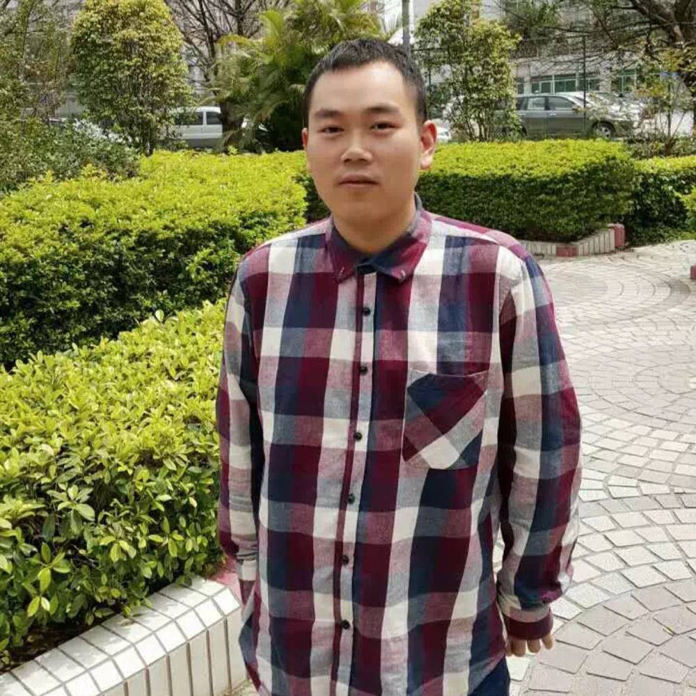 单薄唇彩的照片