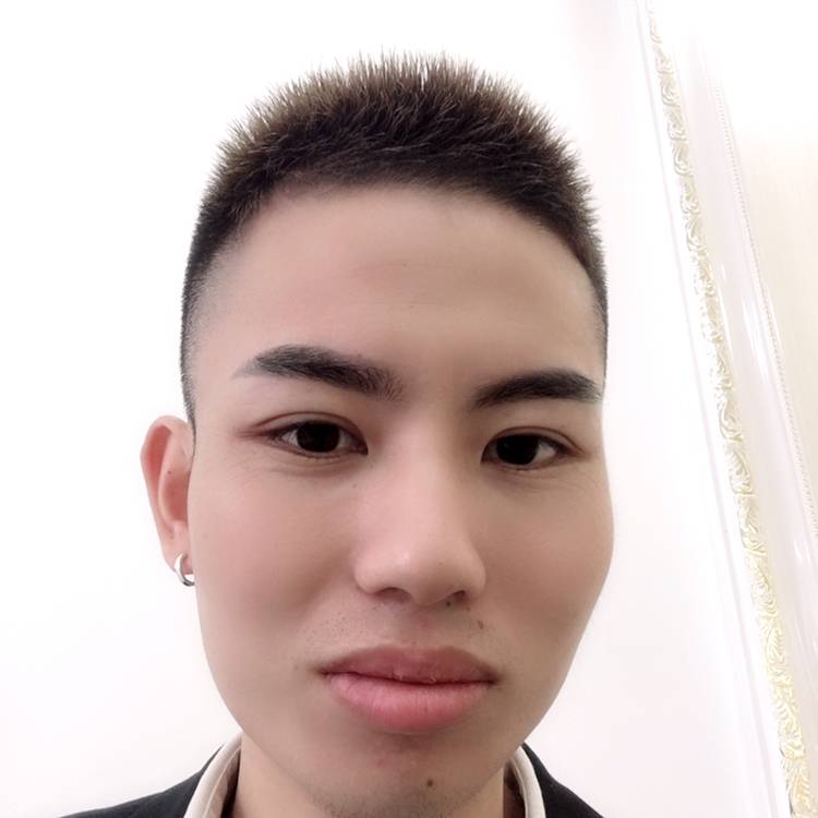 贤惠黑米的照片