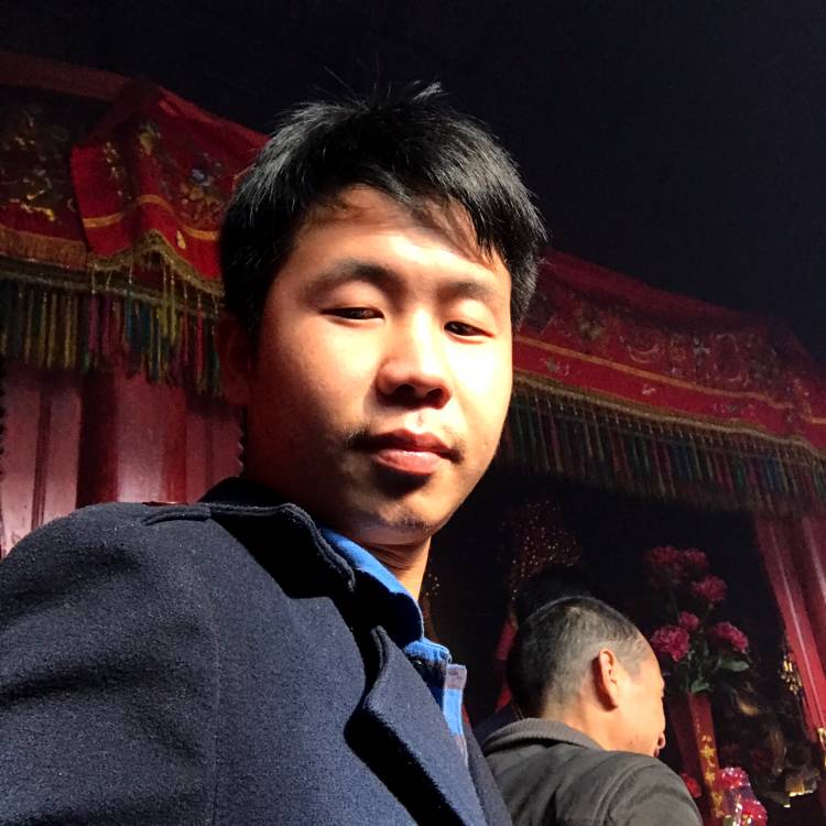 朴实黑裤的照片