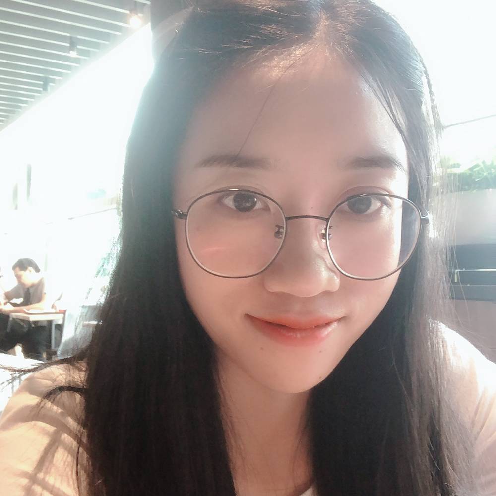 五彩小树的照片