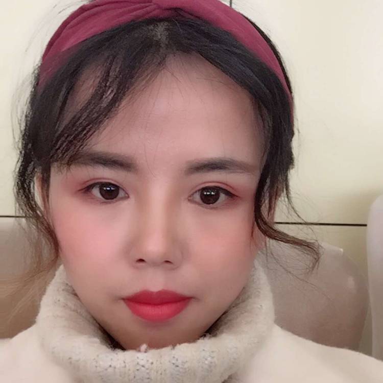 怡然苗条的照片