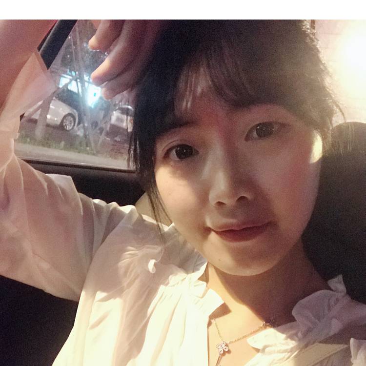 饱满睫毛膏的照片