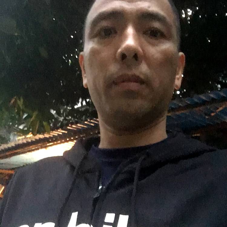 强健帅哥的照片