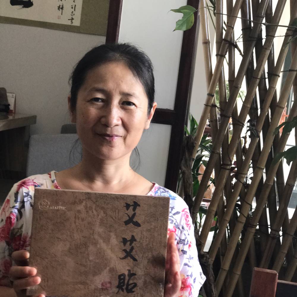 生动滑板的照片