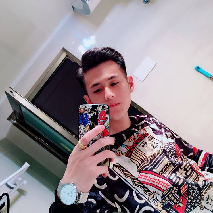 爱笑的男孩哇的照片