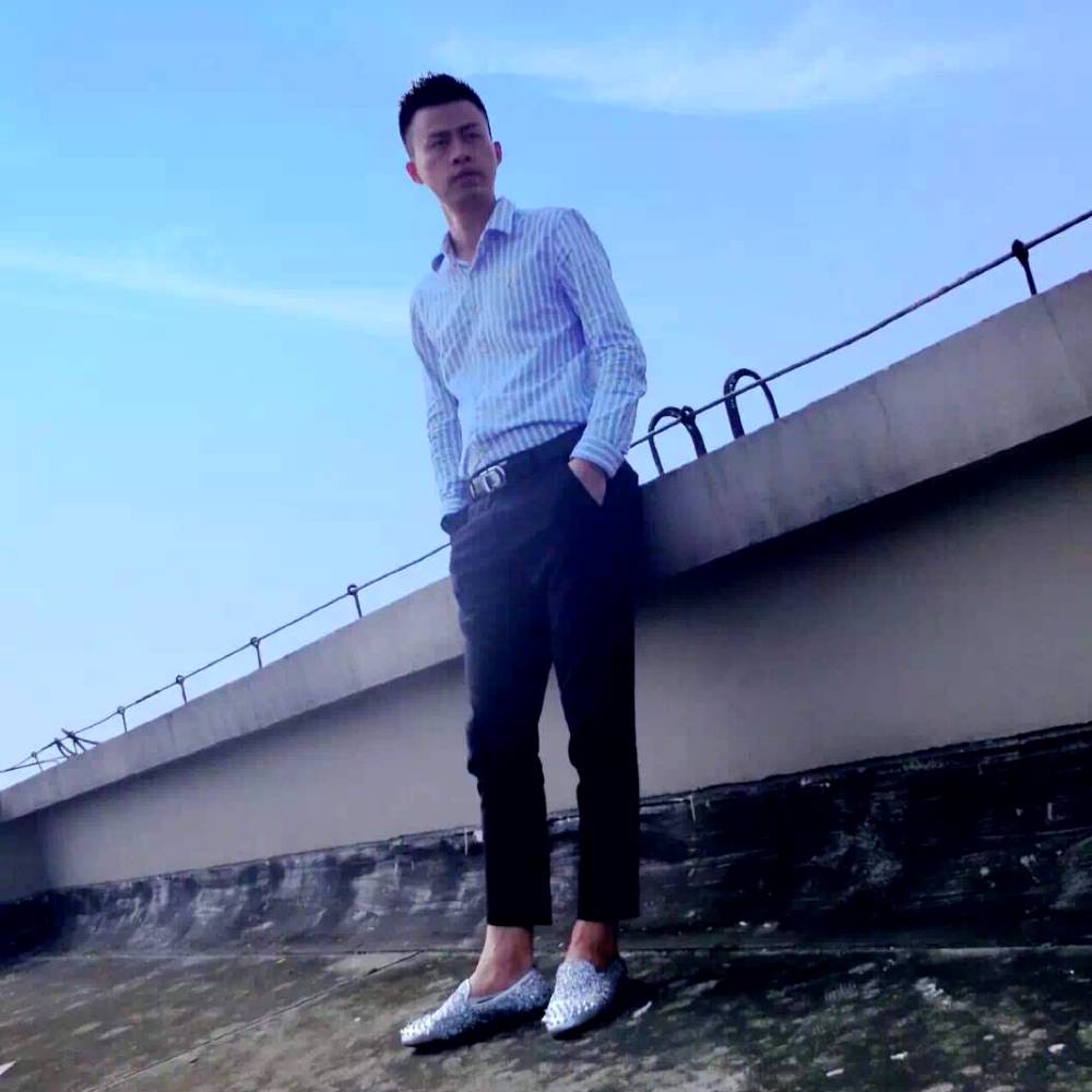 劳碌的牛的照片