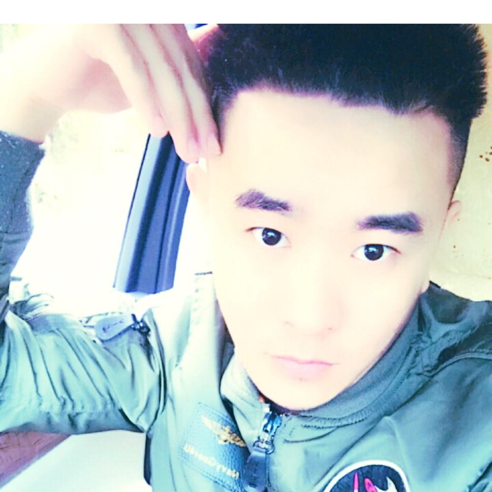 嘻哈潮男的照片