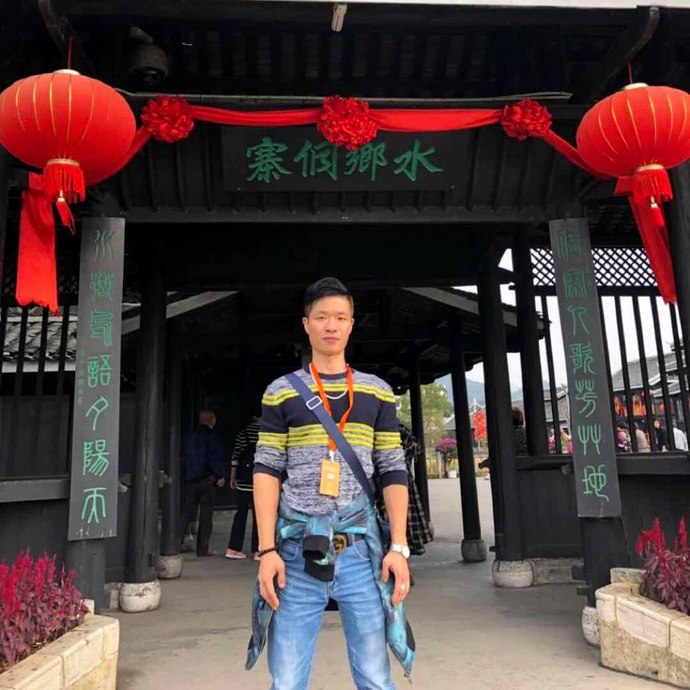 单独行动的照片