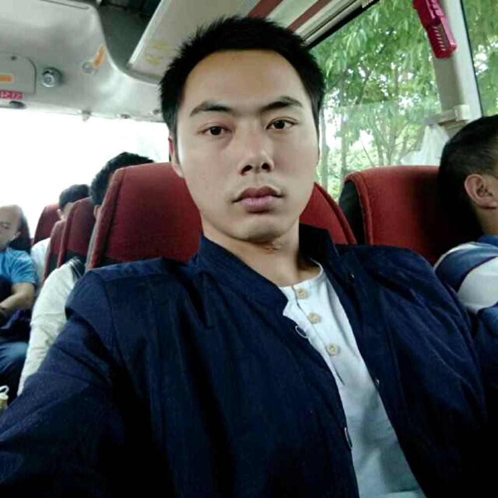 龙初丹的照片