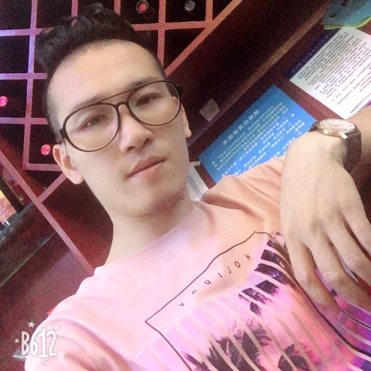 颜彬的照片