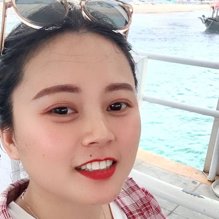 本钕朲、妖艳的照片