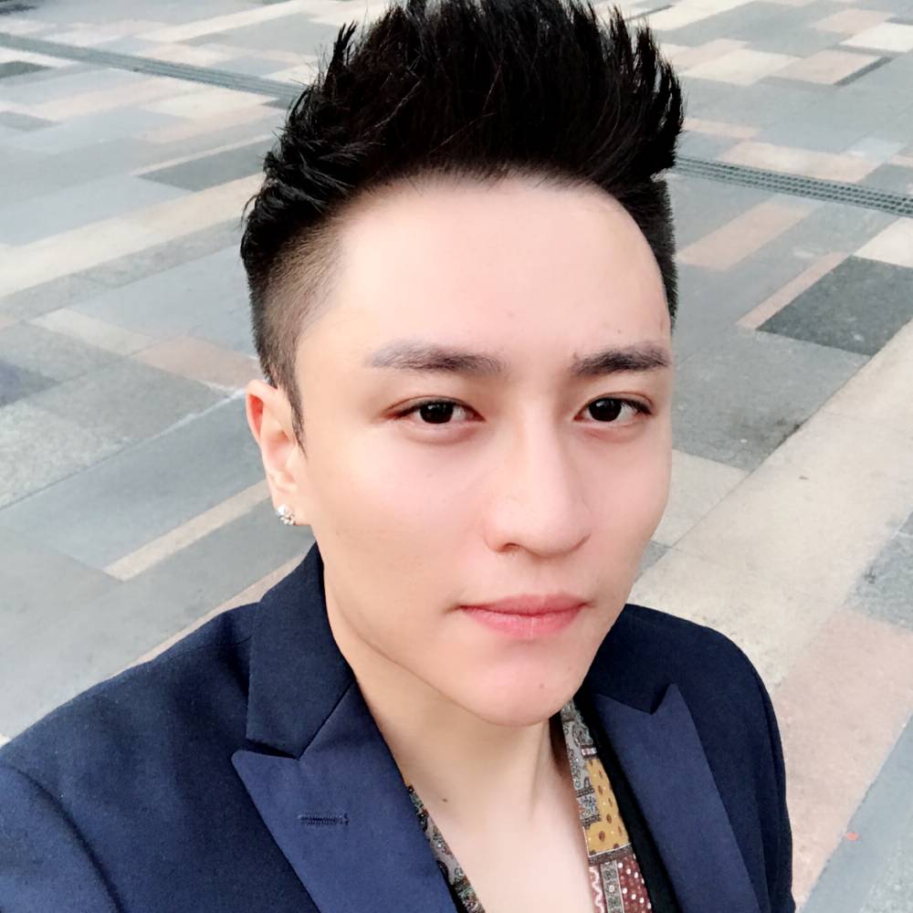 健身的30岁男人的照片