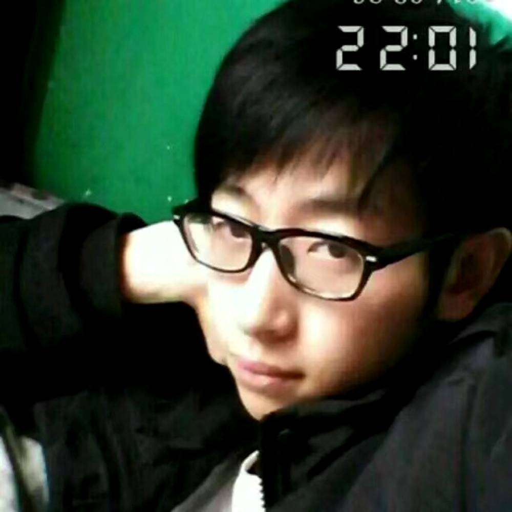 附近最靓的崽的照片