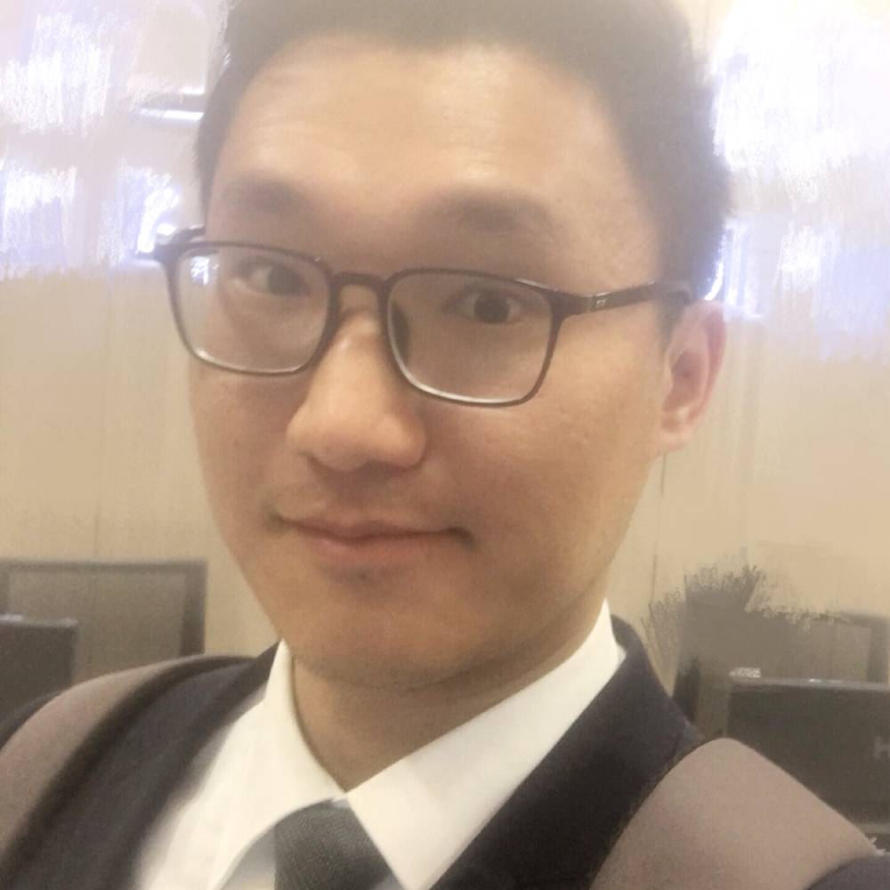 摘椰子的少年的照片