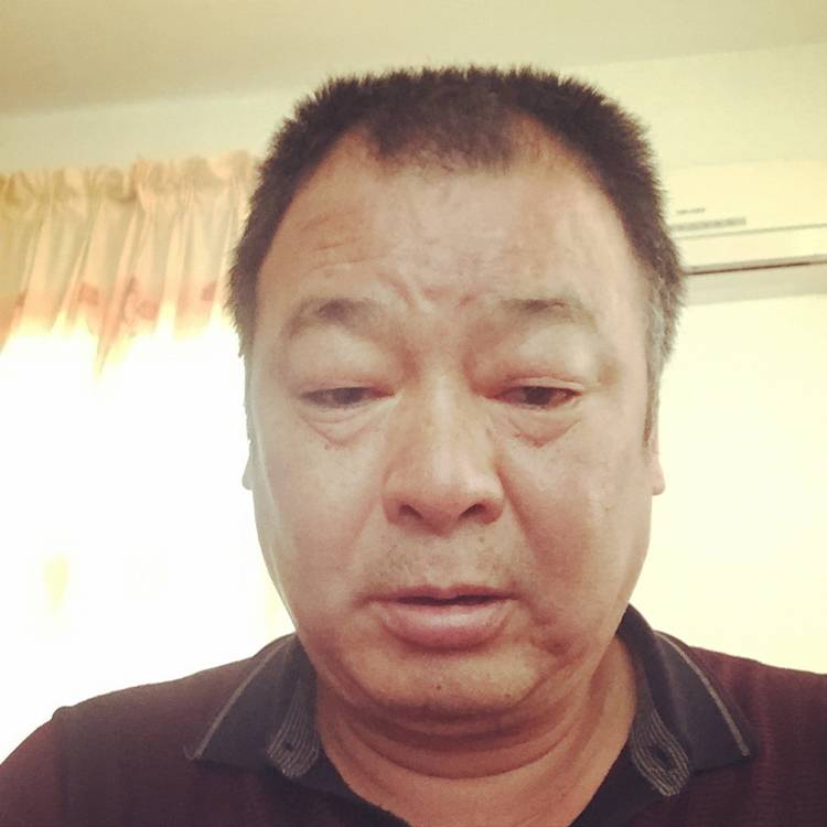 小蘑菇演变零碎的照片