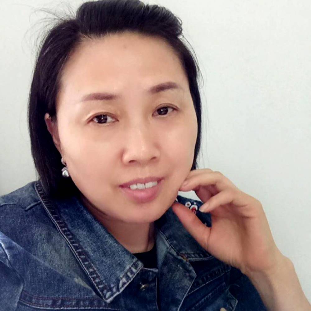 百合拾忆英俊的照片