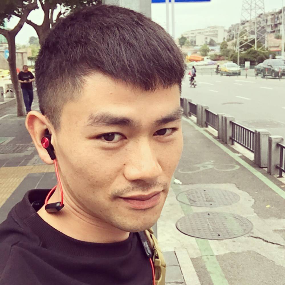 Fightinf的照片