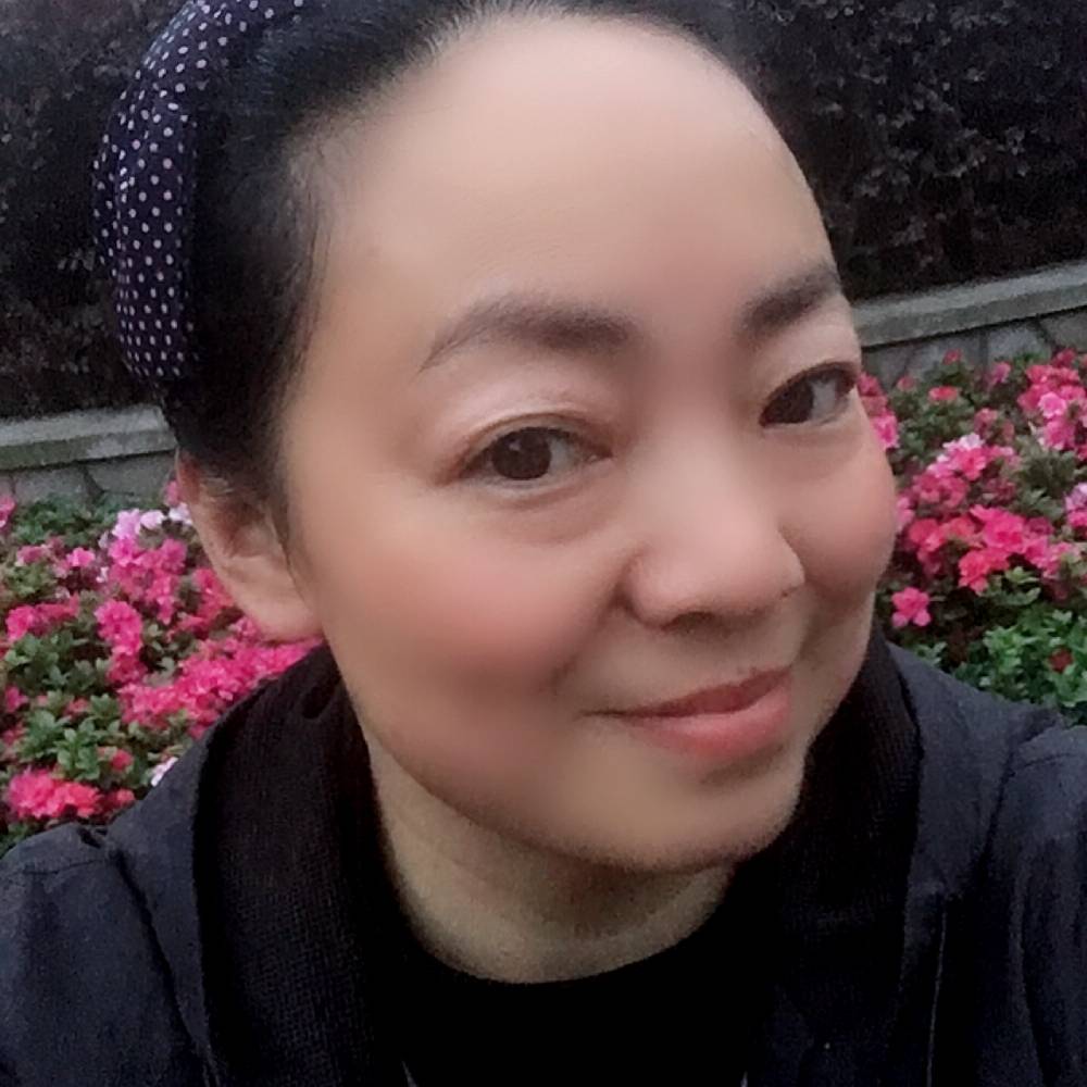 含蓄漫步水影的照片