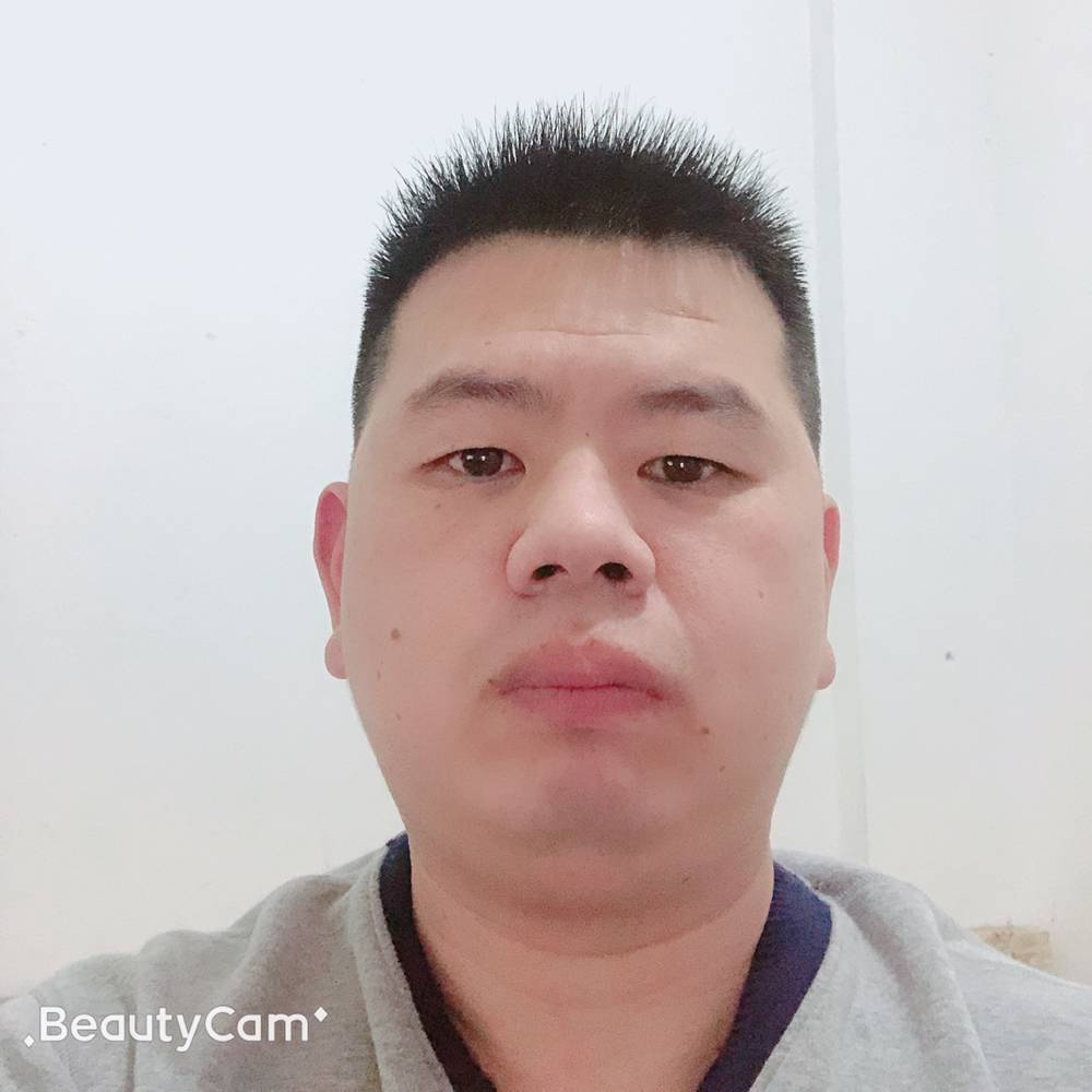 高高凝眸红尘的照片