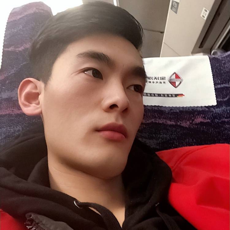 慌~的照片