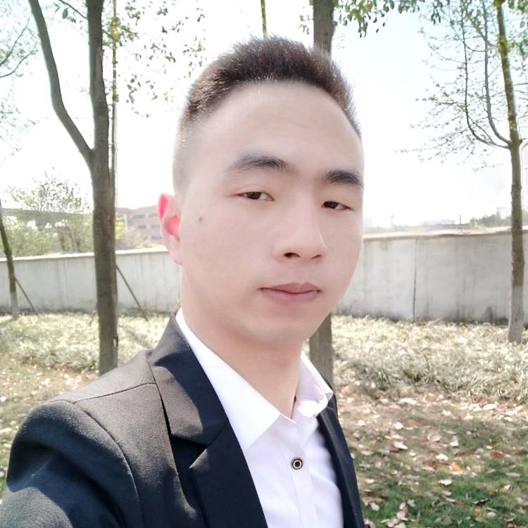 勤劳打银耳汤的照片