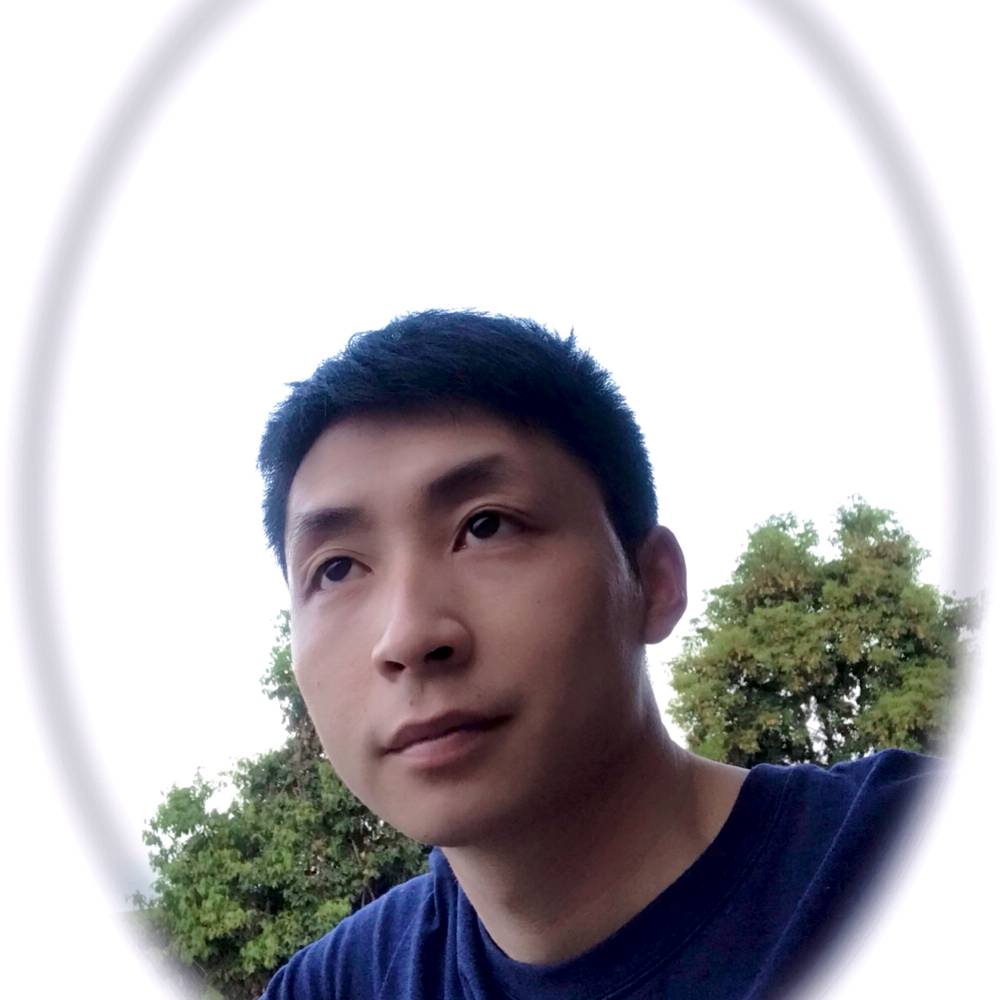 煒励微笑的照片