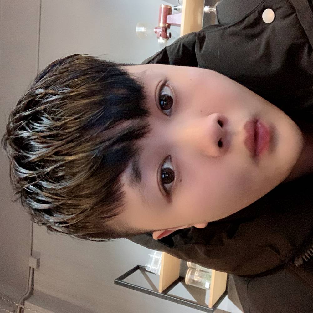 陌颜回眸健康的照片