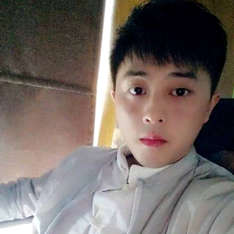 手套和鲤鱼的照片