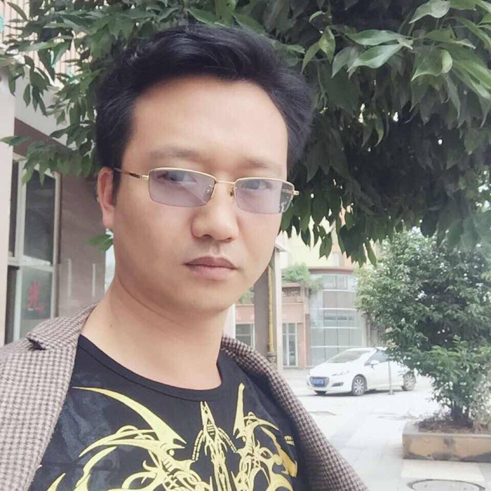 怕黑男孩的照片