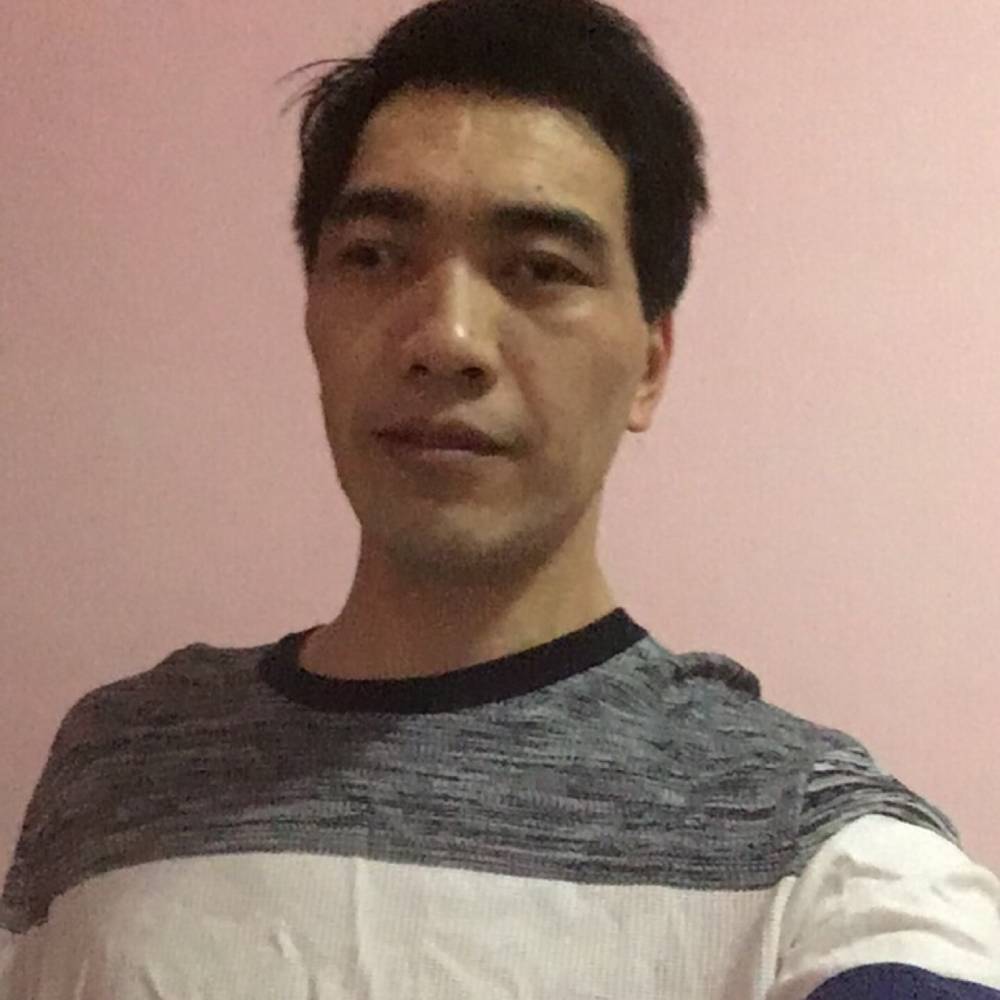 爱.何的照片