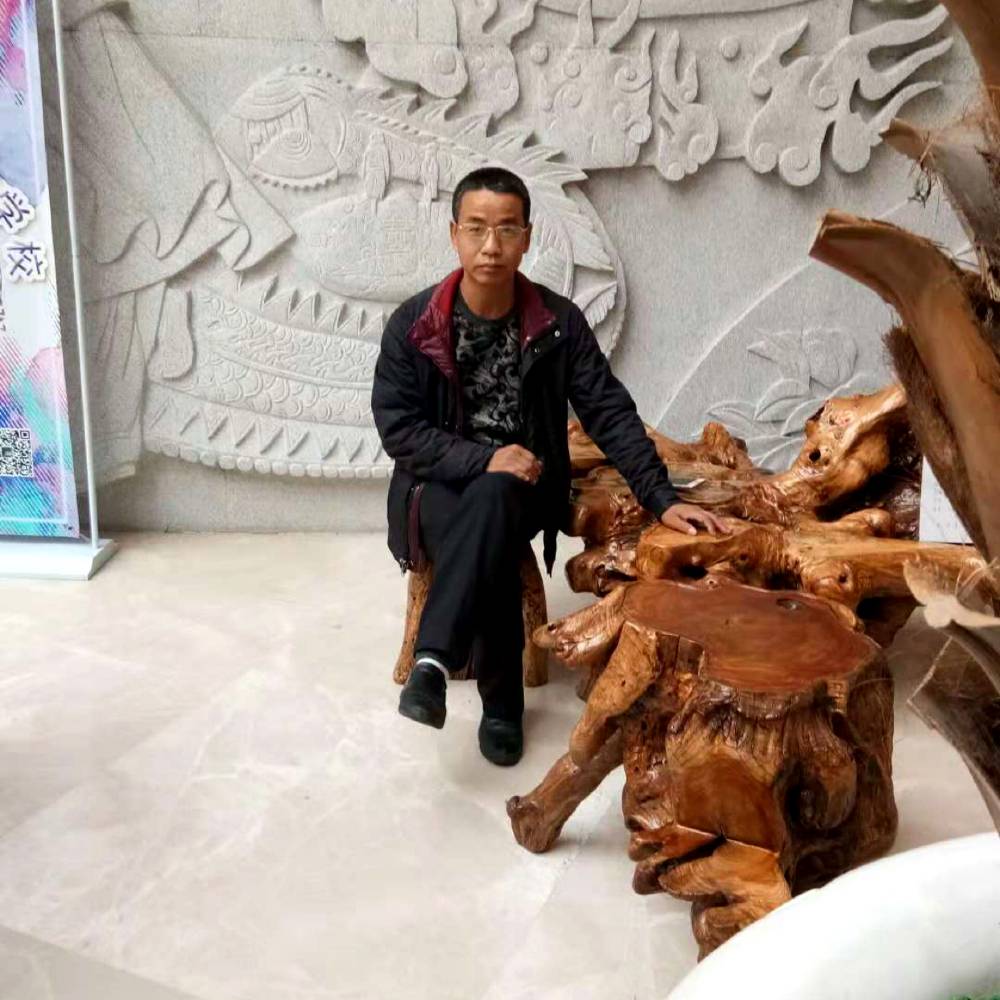 钢笔邂逅落寂的照片