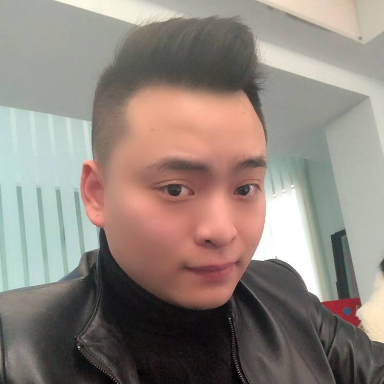 龙葵夫的照片